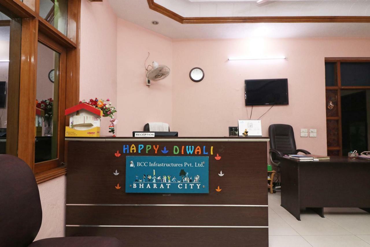 Oyo 24672 Bharat Guest House Delhi  Luaran gambar