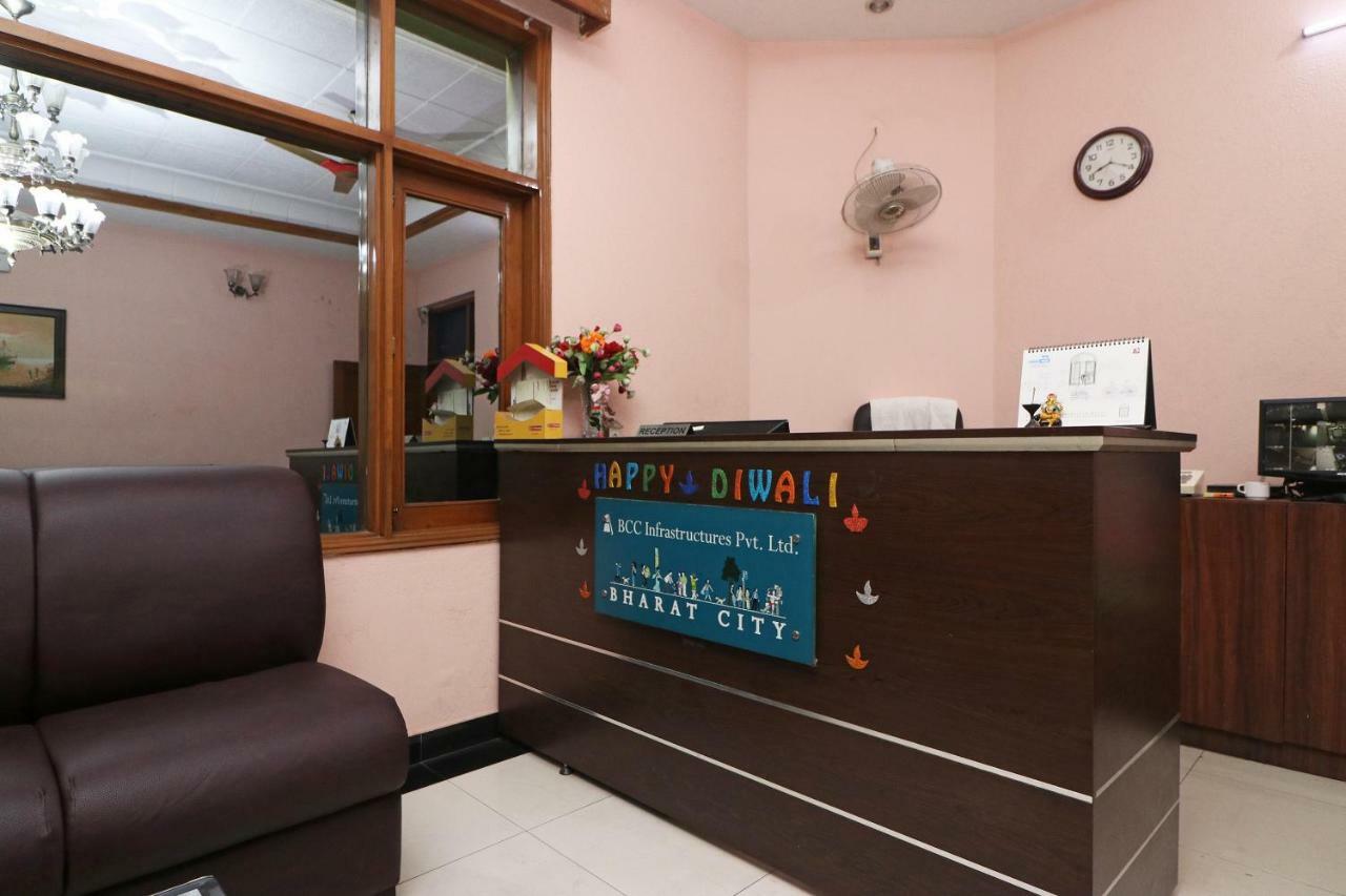 Oyo 24672 Bharat Guest House Delhi  Luaran gambar