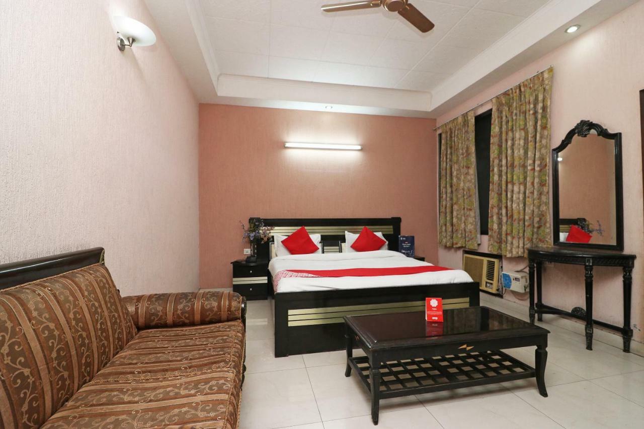 Oyo 24672 Bharat Guest House Delhi  Luaran gambar