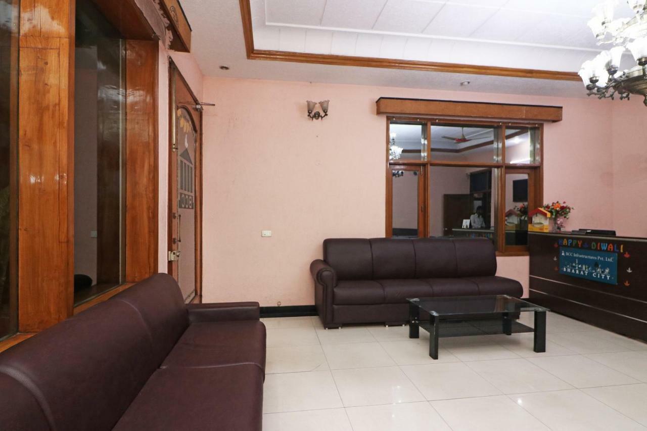 Oyo 24672 Bharat Guest House Delhi  Luaran gambar