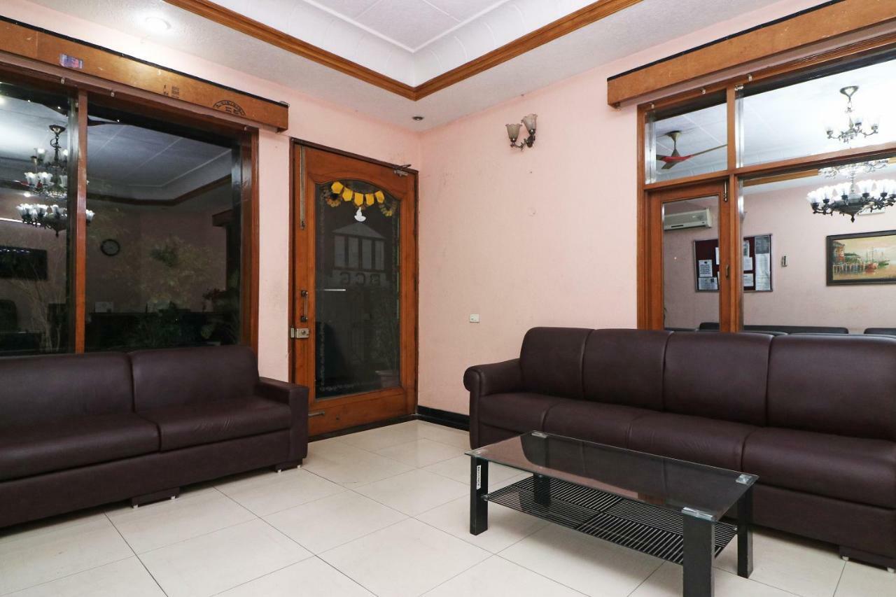 Oyo 24672 Bharat Guest House Delhi  Luaran gambar