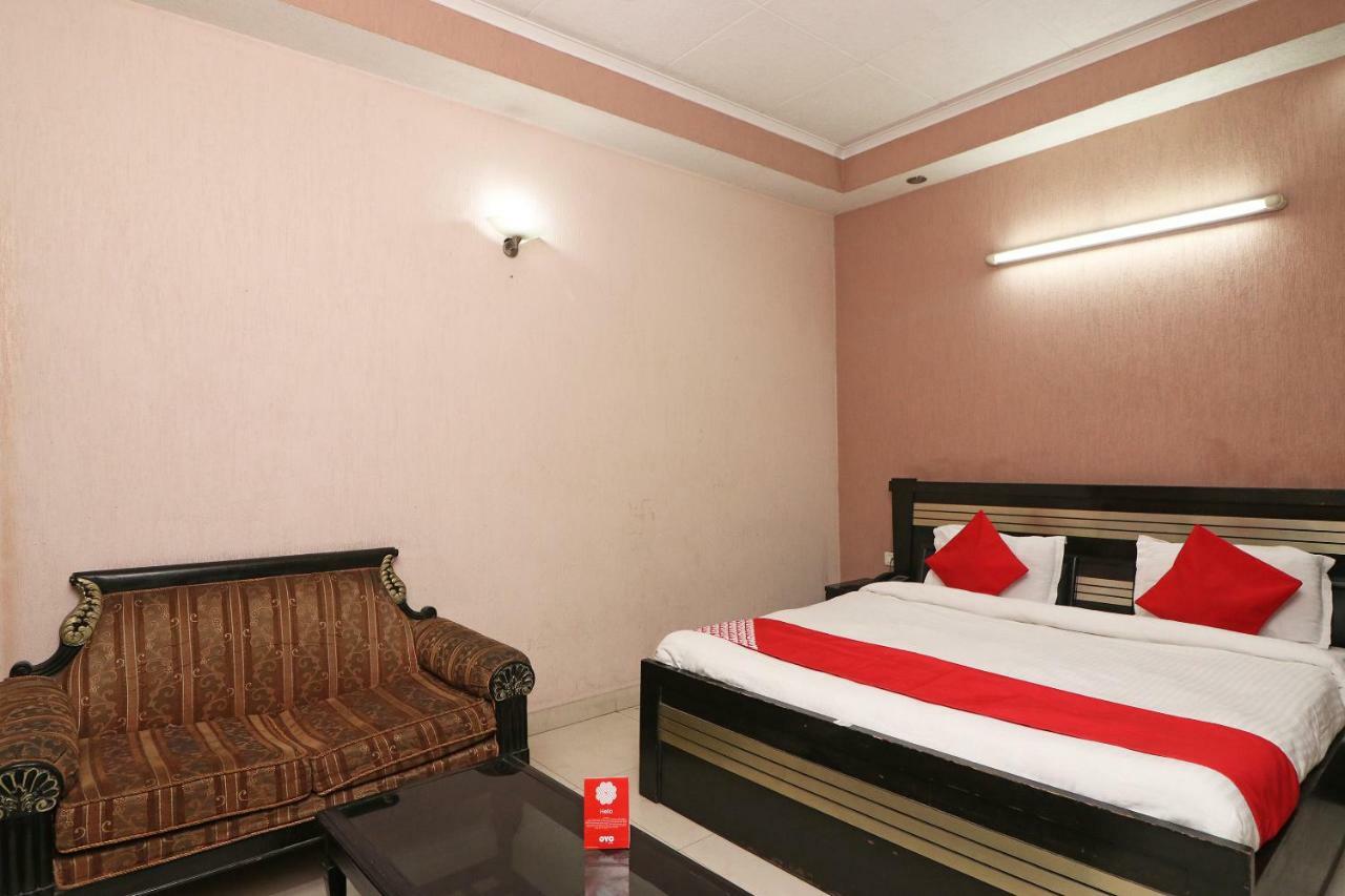 Oyo 24672 Bharat Guest House Delhi  Luaran gambar