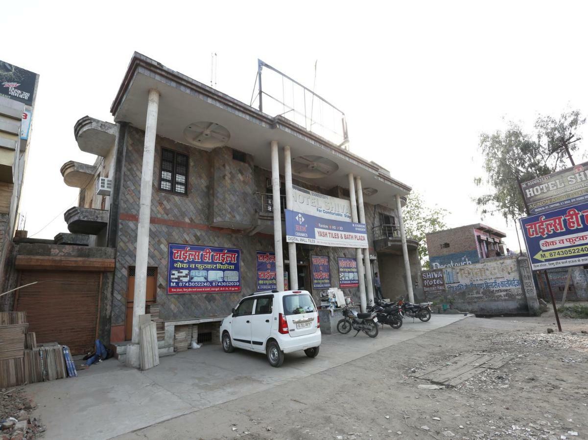 Oyo 24672 Bharat Guest House Delhi  Luaran gambar