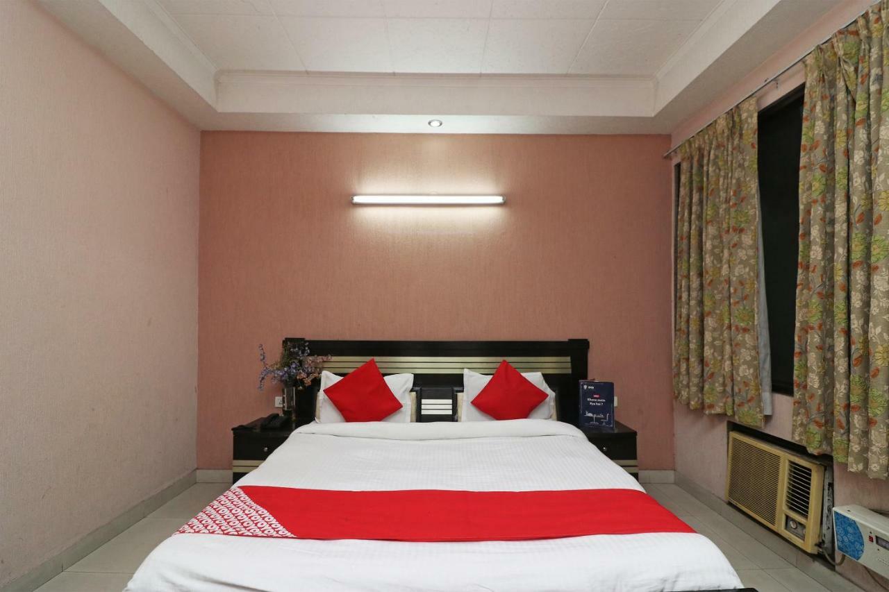 Oyo 24672 Bharat Guest House Delhi  Luaran gambar
