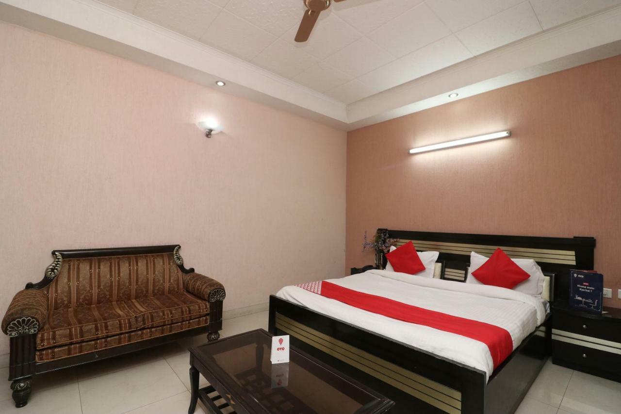 Oyo 24672 Bharat Guest House Delhi  Luaran gambar
