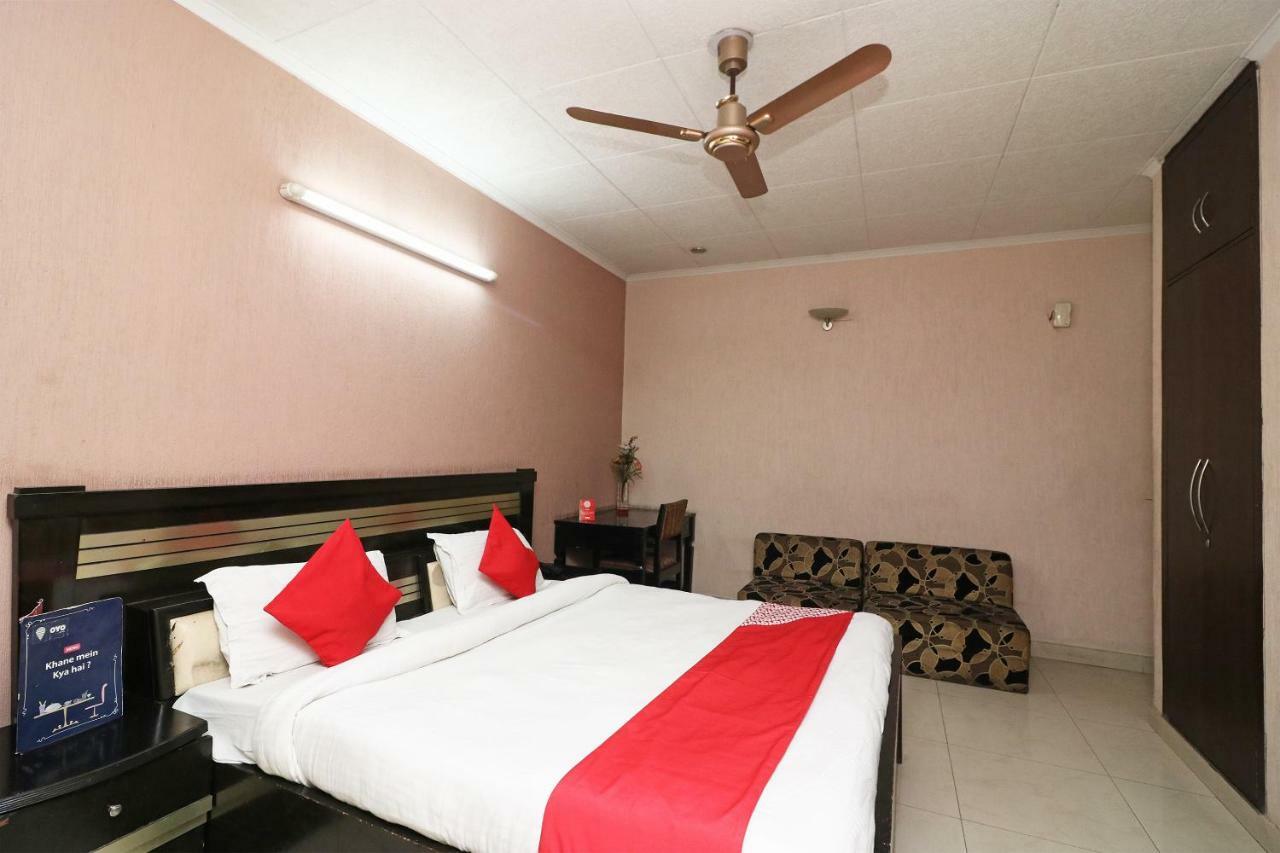 Oyo 24672 Bharat Guest House Delhi  Luaran gambar