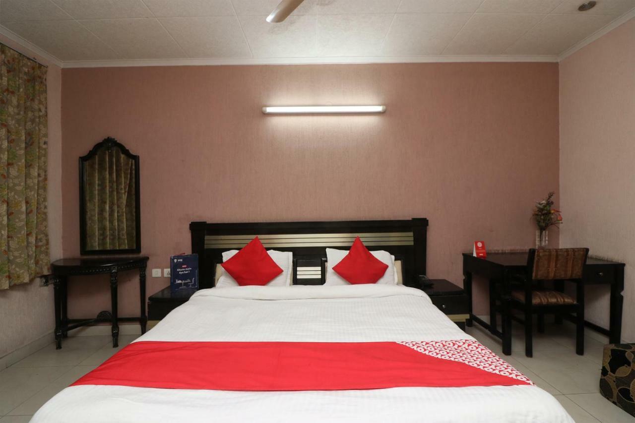Oyo 24672 Bharat Guest House Delhi  Luaran gambar