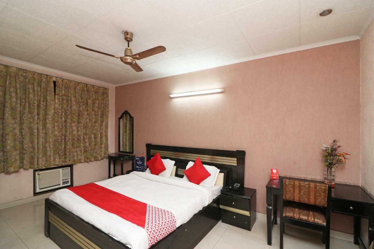 Oyo 24672 Bharat Guest House Delhi  Luaran gambar